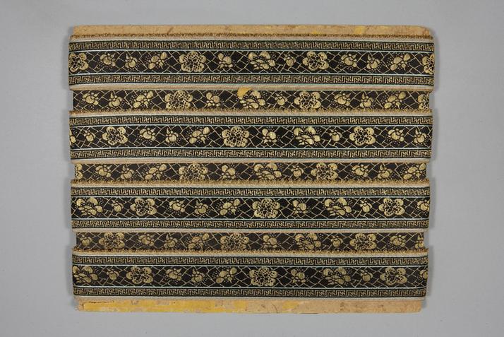 元青色缎地织金冰梅纹绦