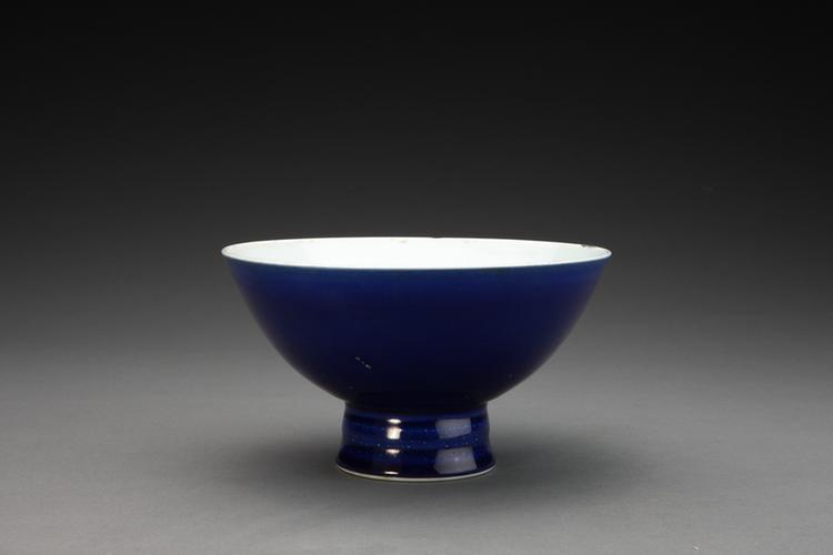 雍正款祭蓝釉高足碗