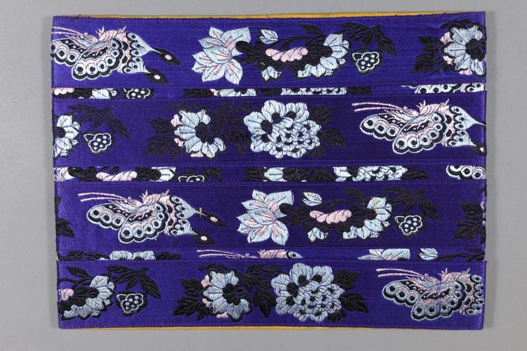 藕荷色缎地水墨莲牡丹蝶纹绦