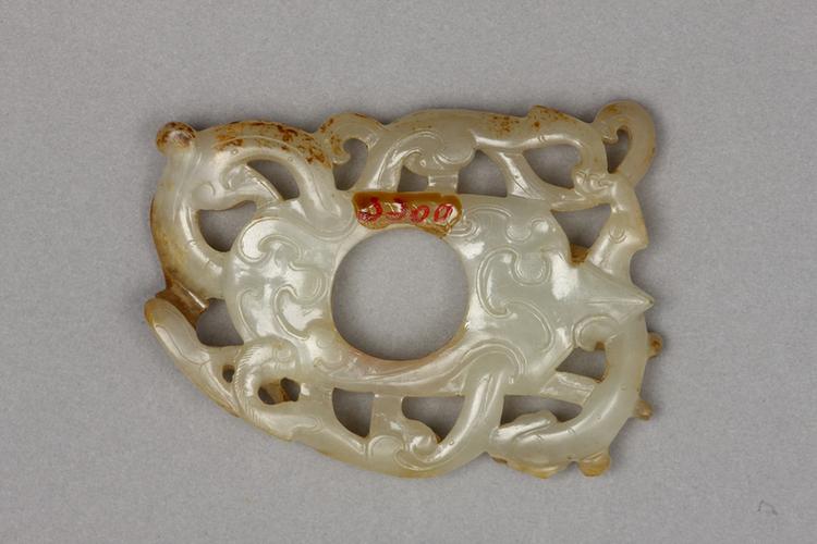 白玉镂雕蟠螭佩