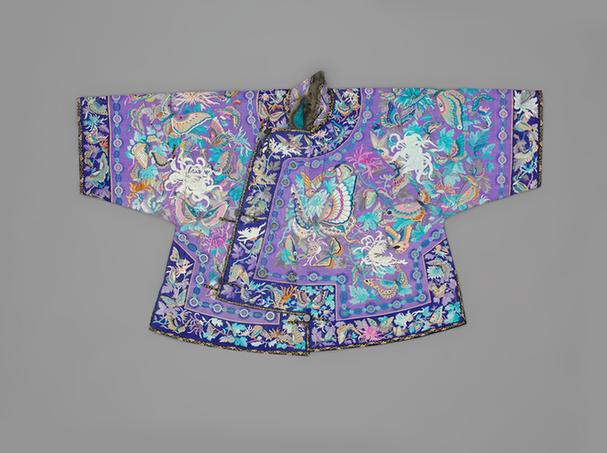 雪青色缂丝菊蝶纹灰鼠皮琵琶襟马褂