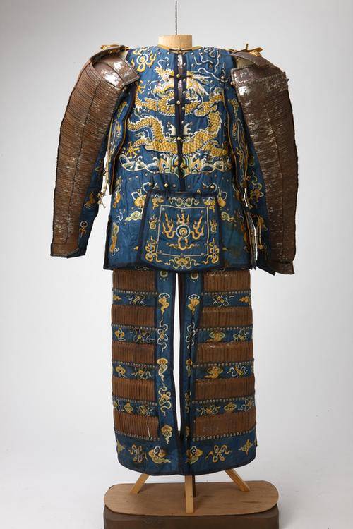 蓝色缎面绣龙纹铁叶皇太极御用甲