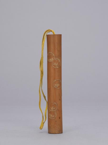 留青竹雕团花纹牙签筒