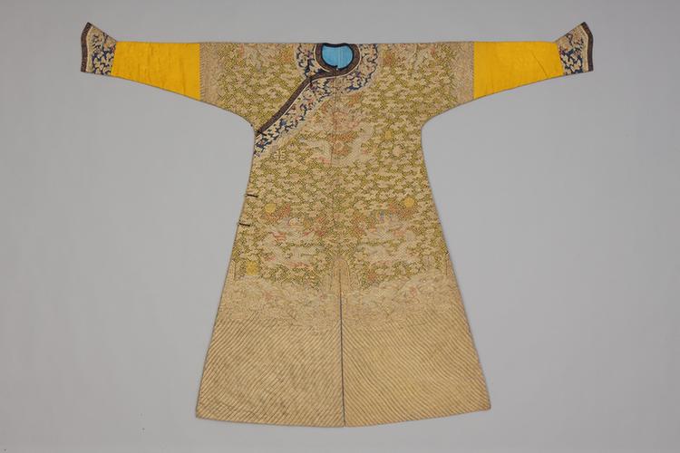 明黄色缂丝蓝万地彩云蝠寿龙纹男棉袍