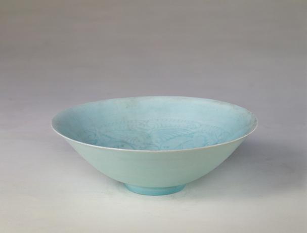 景德镇窑青白釉刻花婴戏纹碗