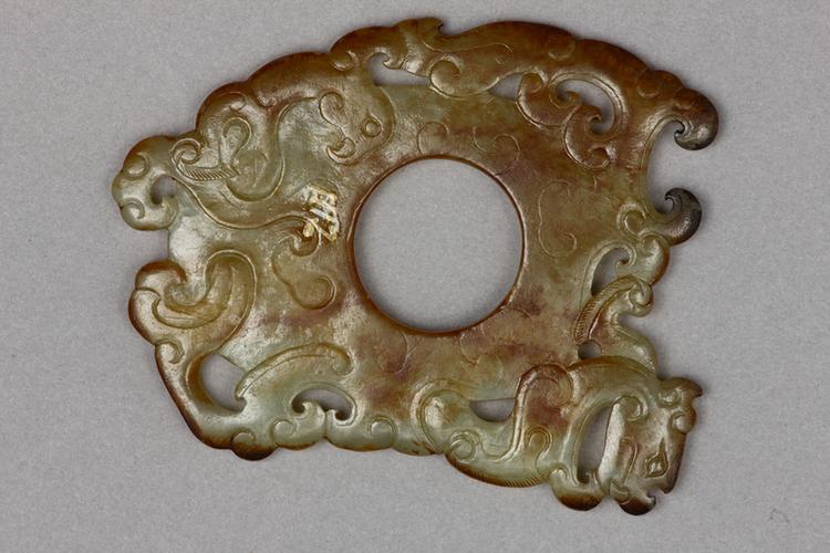 青玉蟠龙夔凤鸡心佩