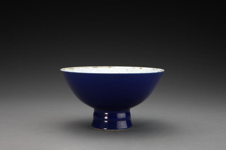 雍正款祭蓝釉高足碗