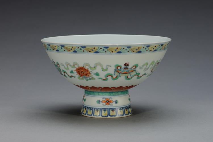 雍正款斗彩八宝纹高足碗