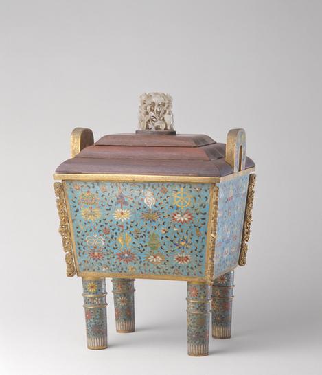 掐丝珐琅八宝纹双耳四足炉