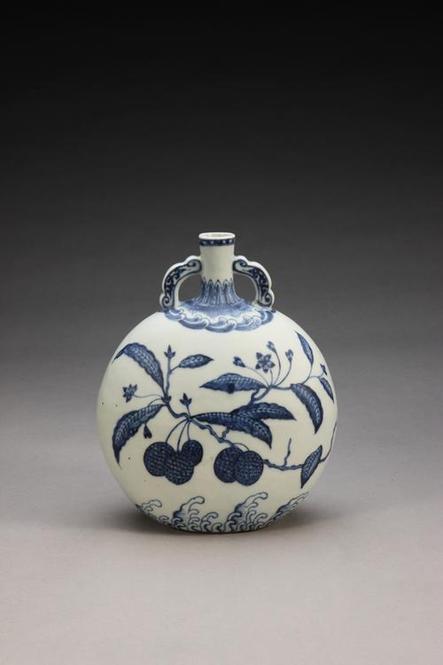 青花折枝花果纹双耳扁壶