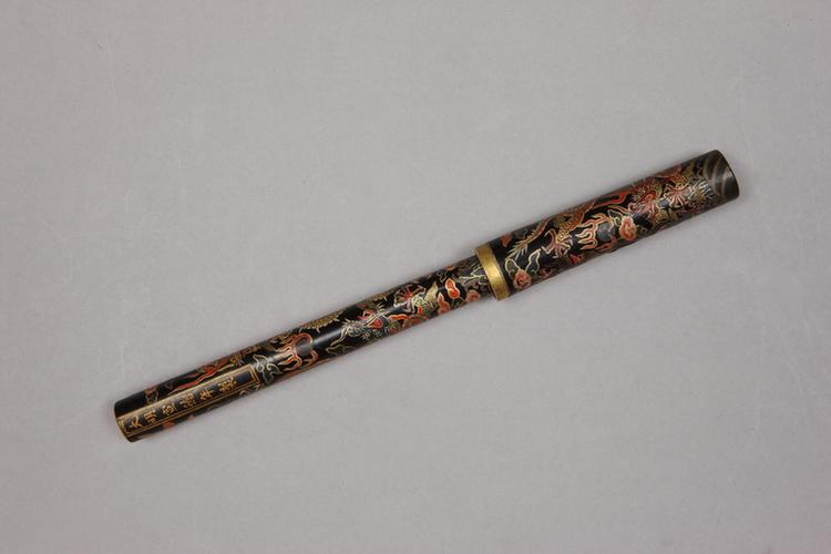 宣德款彩漆云龙纹管貂毫笔