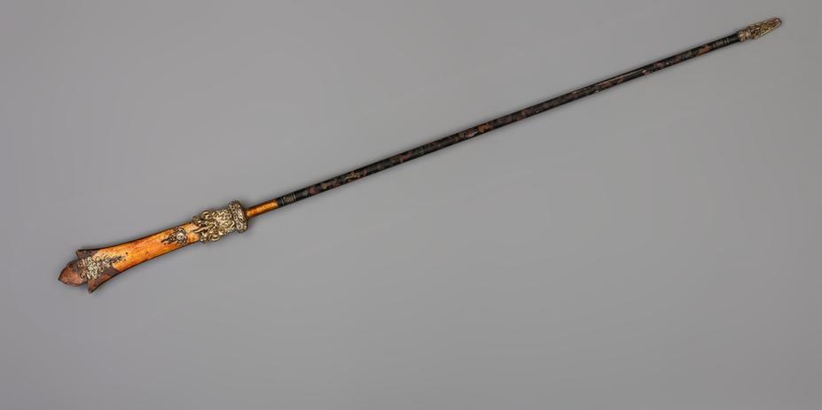 木黑漆彩画云蝠纹杆三尖二刃刀