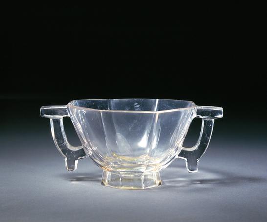 乾隆款水晶弓耳八角杯