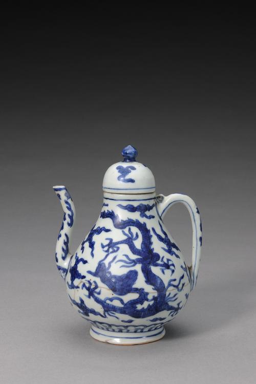 嘉靖款青花云龙纹盖壶