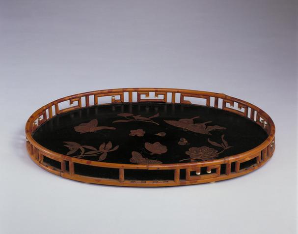 描彩漆花蝶纹竹边椭圆盘