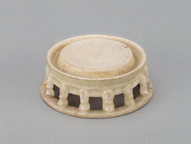 十三柱圈足辟雍瓷砚