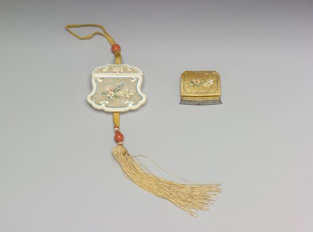 镂雕象牙火镰盒 附火镰