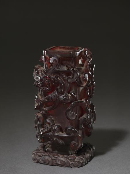 成份文具-蜜蜡雕五螭纹方瓶