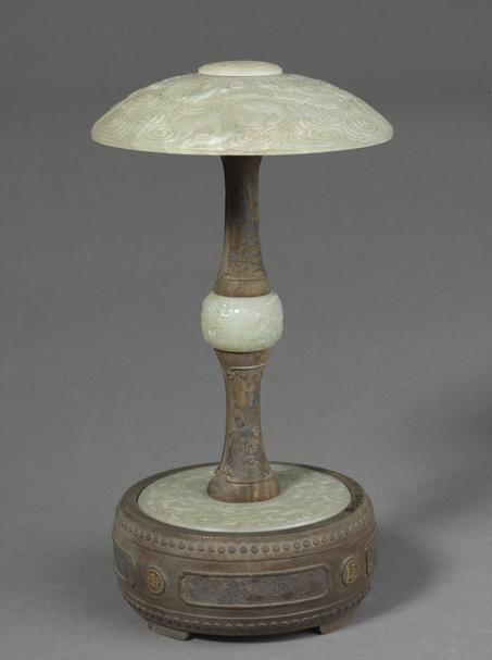 乾隆款嵌玉冠架