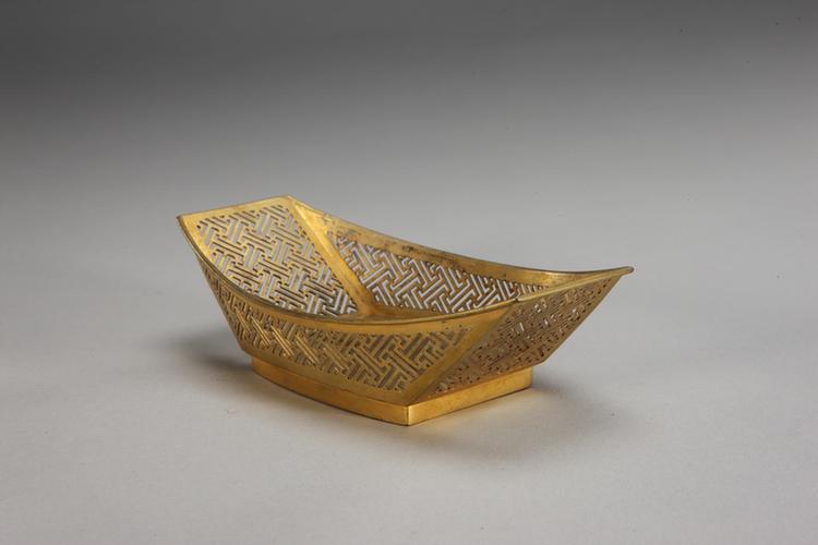 银镀金镂空寿字茶船