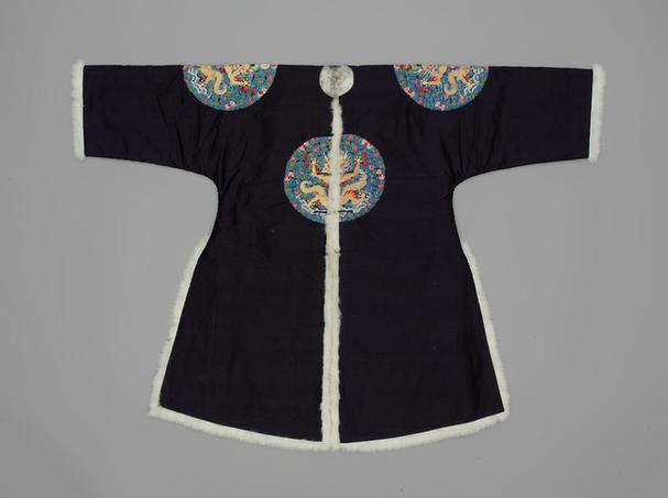 石青色缂丝四团彩云金龙纹青白肷皮衮服