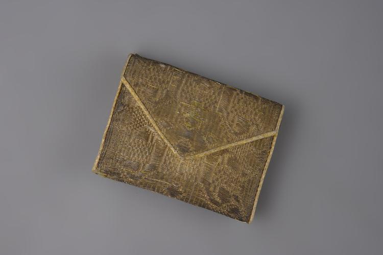 黄色缎织银线荷包式火燫