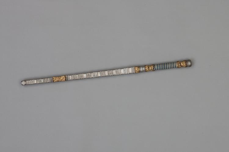 木缠彩带柄涂银粉方节鞭