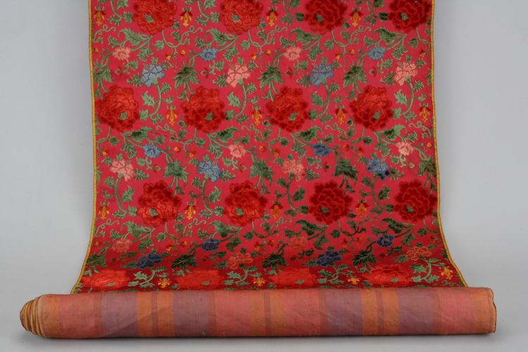玫瑰红色缠枝牡丹纹漳缎
