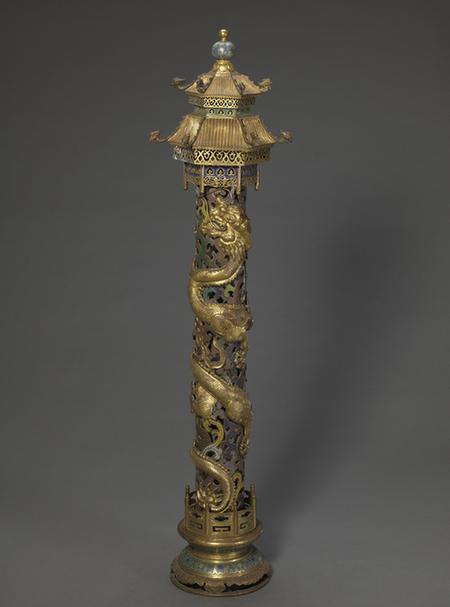 掐丝珐琅镂空勾莲蟠龙纹香筒