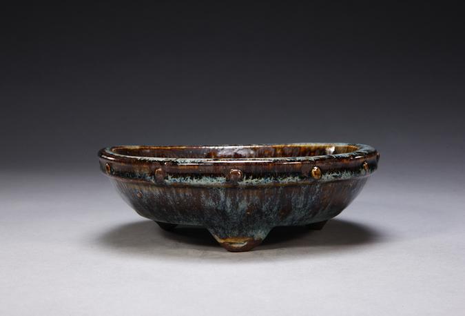 石湾窑仿钧釉鼓钉三足花盆托