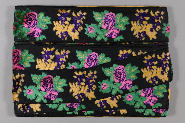 元青色缎地绒花牡丹桂花纹绦