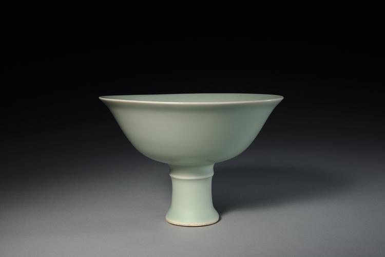 冬青釉高足碗
