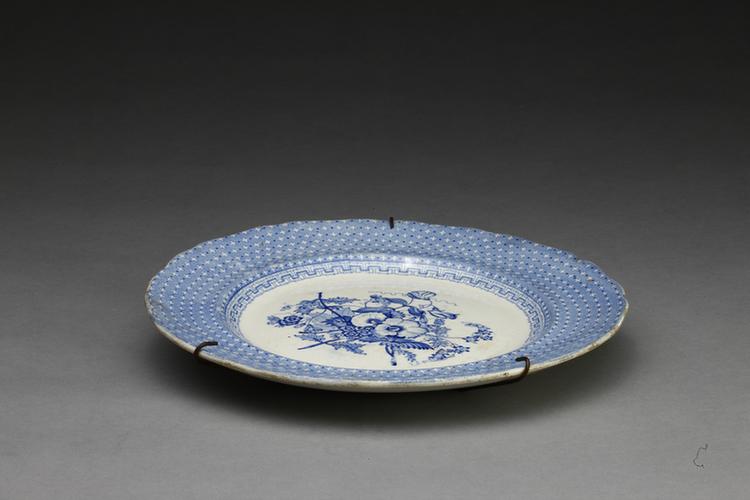 洋瓷青花花边挂盘