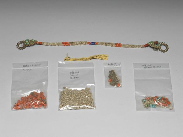 藏人衣前珠饰-清乾隆五十八年收