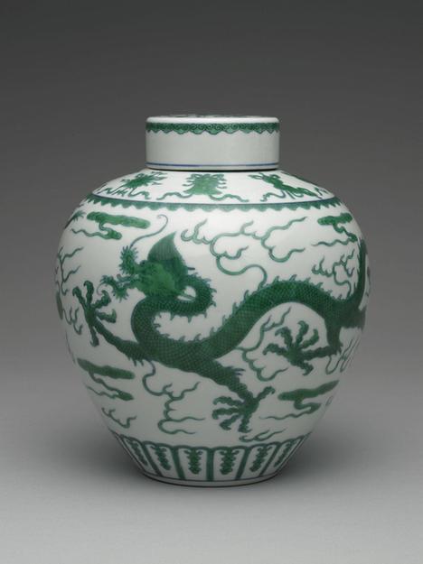 斗彩龙纹盖罐(大清乾隆年制款)