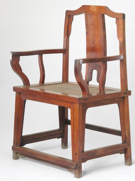 黄花梨凸形亮脚扶手椅