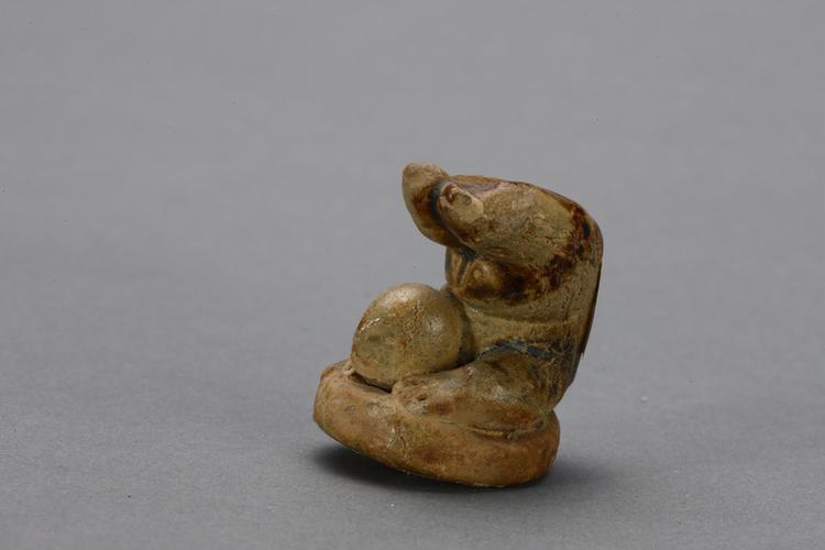 邛窑灰釉人倒立像