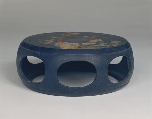 黑漆嵌螺钿玉石花蝶纹八孔圆座