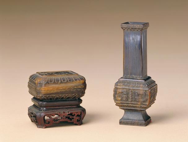 犀角雕饕餮纹小方瓶