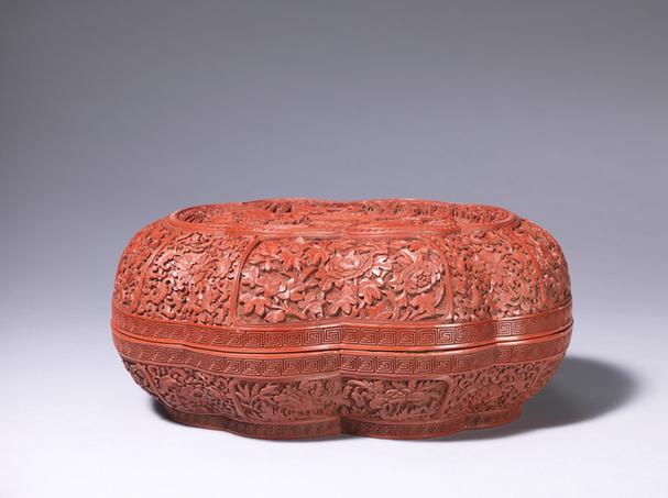 乾隆款剔红山水人物图开光花果竹林图六棱盒