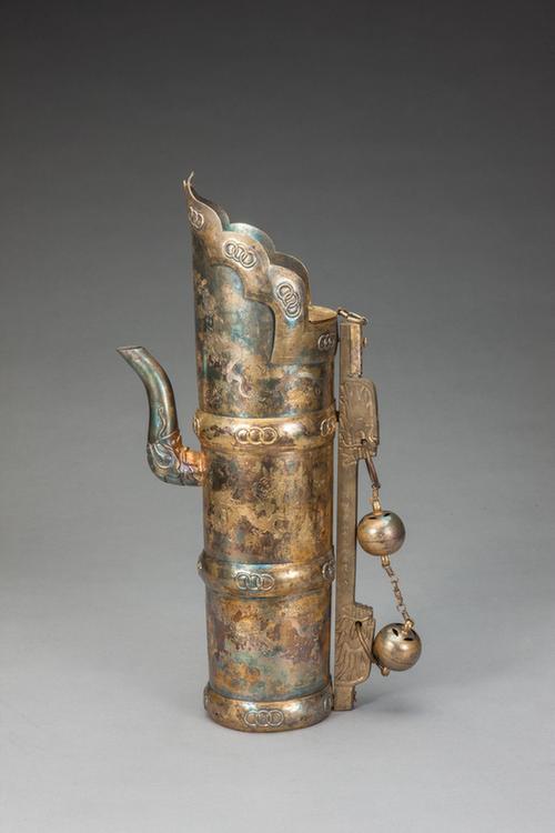 光绪二十二年款银鎏金带盖多穆壶