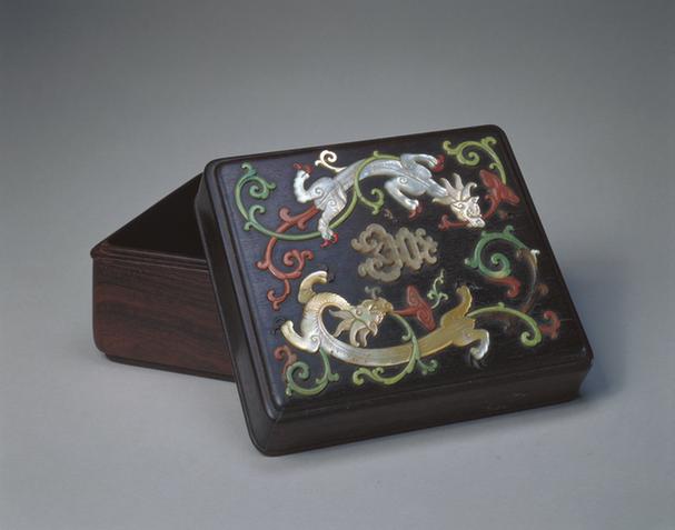 紫檀木百宝嵌双螭纹盒