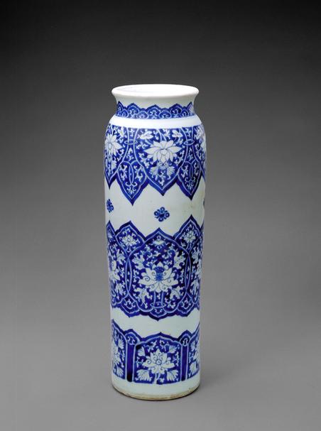 青花莲瓣纹大瓶