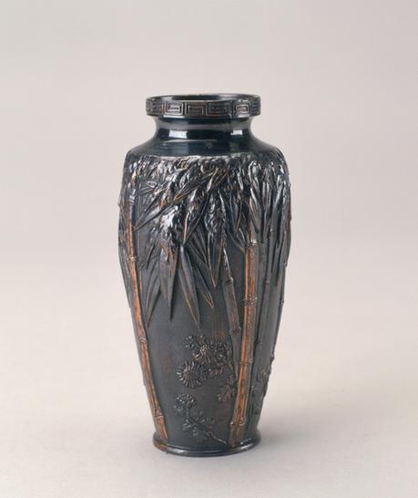 日本铜竹子花卉纹矮颈瓶