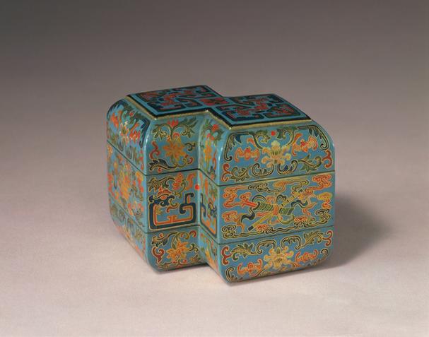 描金彩漆缠枝莲暗八仙纹方胜式二层盒