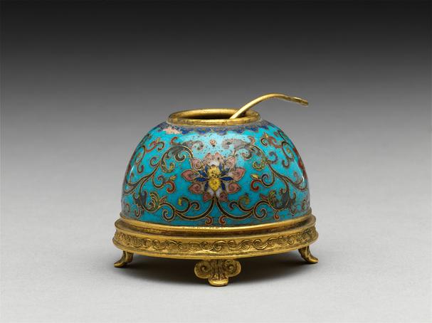 掐丝珐琅勾莲纹灵芝足水丞