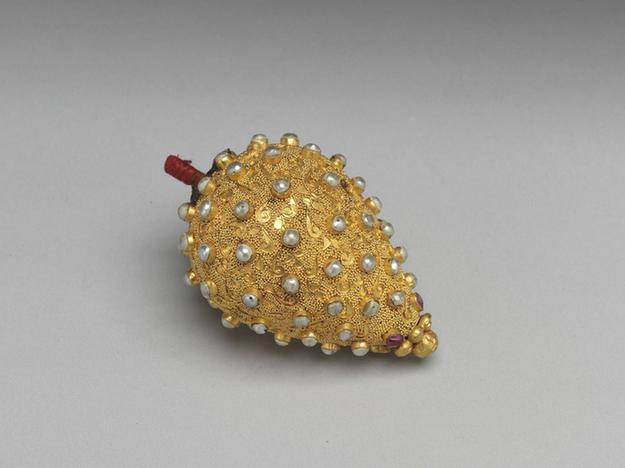 包金嵌珠宝锥式钮子 (原名：包金镶米珠回钮）