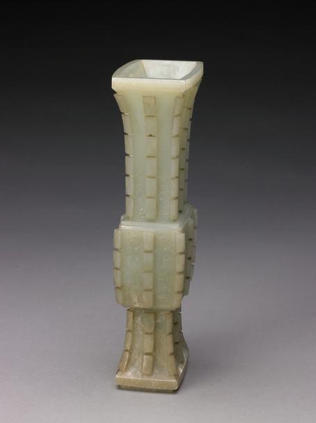 青玉仿古铜纹出戟扁方花觚