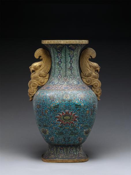 掐丝珐琅勾莲纹凤耳方瓶