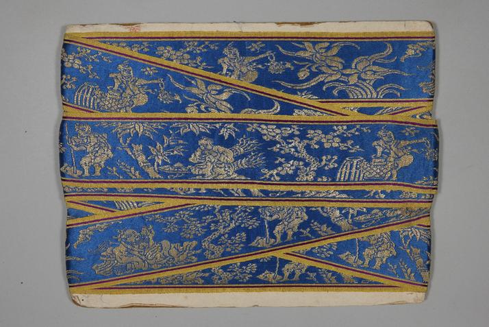 品月色缎地织金岁寒三友纹绦